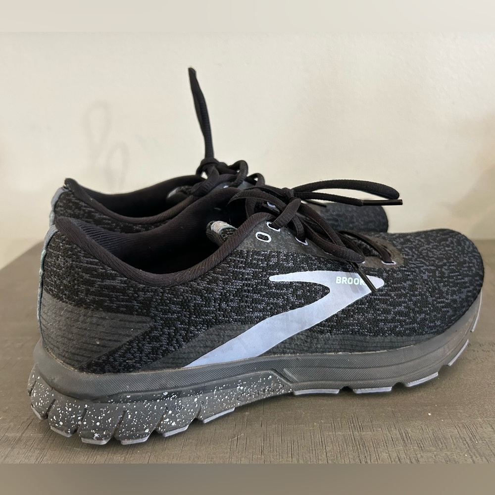 BROOKS WOMENS SIGNAL 3 RUNNING SHOE - BLACK